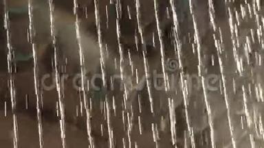 来自斯科普里喷泉中心的一段美丽的3段<strong>视频</strong>，一段瓦尔达河边喷泉的<strong>短视频</strong>